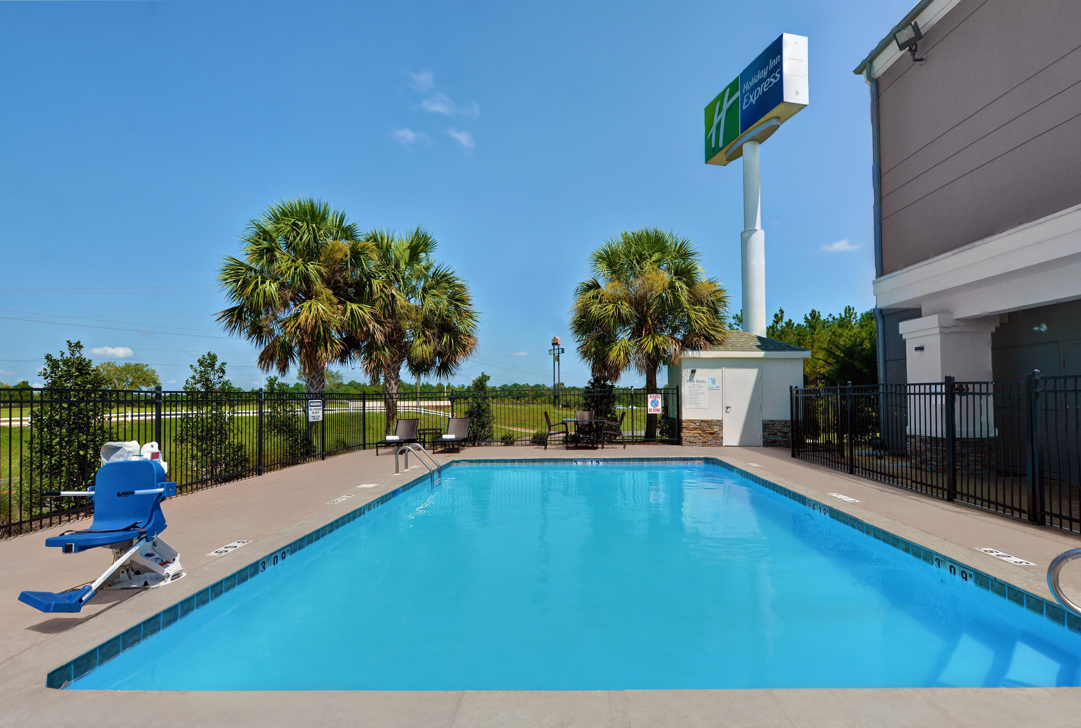 Holiday Inn Express Atmore, An Ihg Hotel Exterior foto